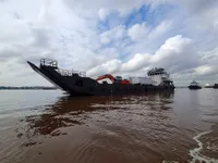 เรือขนส่งสัมภาระขึ้นฝั่งแบบมีถัง สำหรับขาย