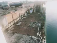 เรือขนส่งสัมภาระขึ้นฝั่งแบบมีถัง สำหรับขาย