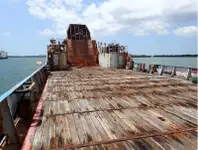 เรือขนส่งสัมภาระขึ้นฝั่งแบบมีถัง สำหรับขาย