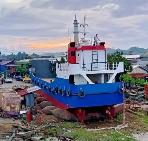เรือขนส่งสัมภาระขึ้นฝั่งแบบมีถัง สำหรับขาย
