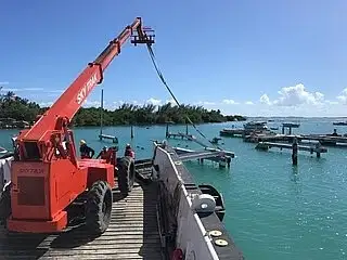 เรือขนส่งสัมภาระขึ้นฝั่งแบบมีถัง สำหรับขาย