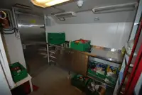 เรือขนส่งสัมภาระขึ้นฝั่งแบบมีถัง สำหรับขาย