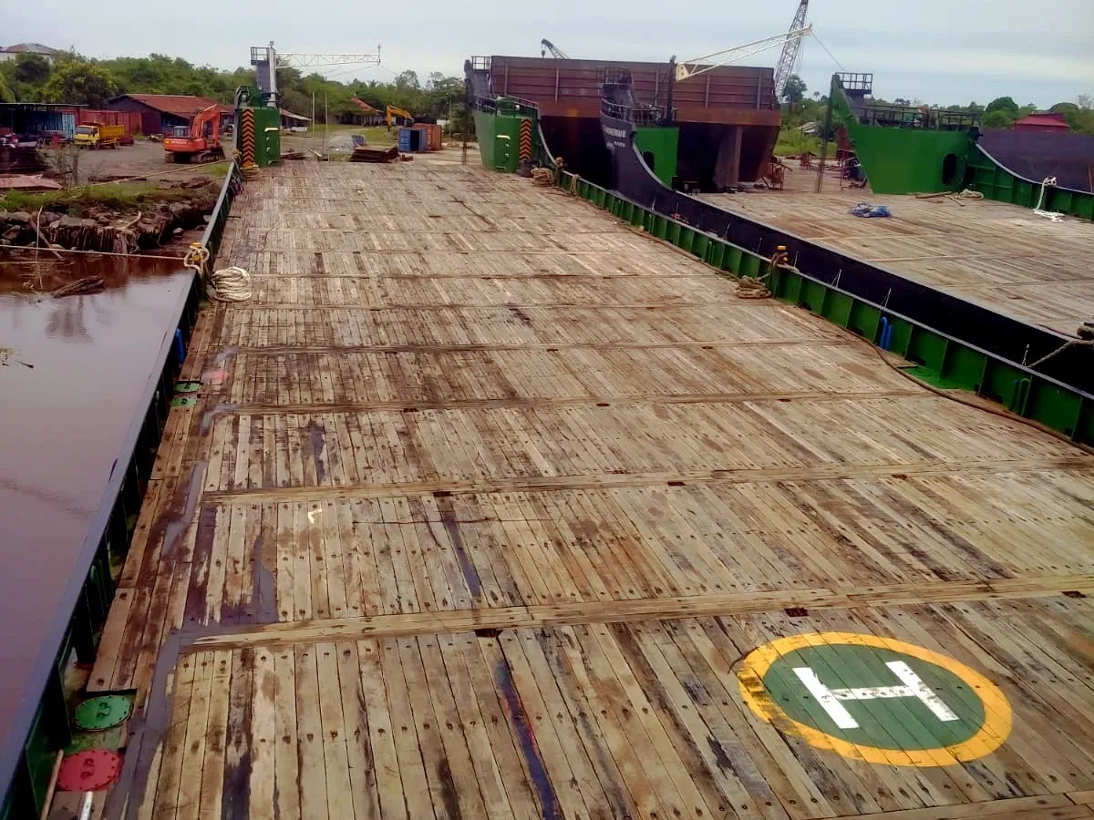 เรือขนส่งสัมภาระขึ้นฝั่งแบบมีถัง สำหรับขาย