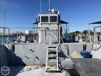 เรือขนส่งสัมภาระขึ้นฝั่งแบบมีถัง สำหรับขาย