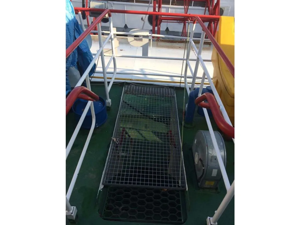 เรือบรรทุกตู้คอนเทนเนอร์ สำหรับขาย