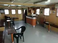 เรือขนส่งสัมภาระขึ้นฝั่งแบบมีถัง สำหรับขาย