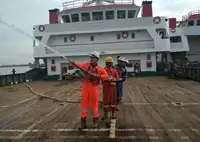 เรือขนส่งสัมภาระขึ้นฝั่งแบบมีถัง สำหรับขาย