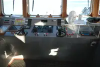 เรือขนส่งสัมภาระขึ้นฝั่งแบบมีถัง สำหรับขาย