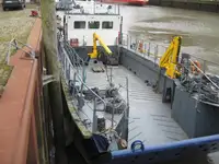 เรือขนส่งสัมภาระขึ้นฝั่งแบบมีถัง สำหรับขาย