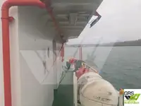 เรือขนส่งสัมภาระขึ้นฝั่งแบบมีถัง สำหรับขาย