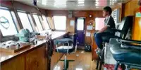 เรือขนส่งสัมภาระขึ้นฝั่งแบบมีถัง สำหรับขาย