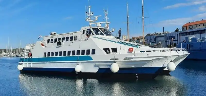 เรือสองลำ (Catamaran) สำหรับขาย