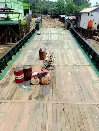เรือขนส่งสัมภาระขึ้นฝั่งแบบมีถัง สำหรับขาย