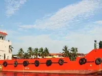เรือขนส่งสัมภาระขึ้นฝั่งแบบมีถัง สำหรับขาย