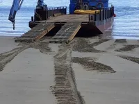 เรือขนส่งสัมภาระขึ้นฝั่งแบบมีถัง สำหรับขาย