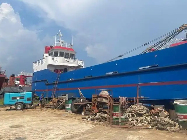 เรือขนส่งสัมภาระขึ้นฝั่งแบบมีถัง สำหรับขาย