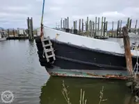 เรือขนส่งเสบียง สำหรับขาย