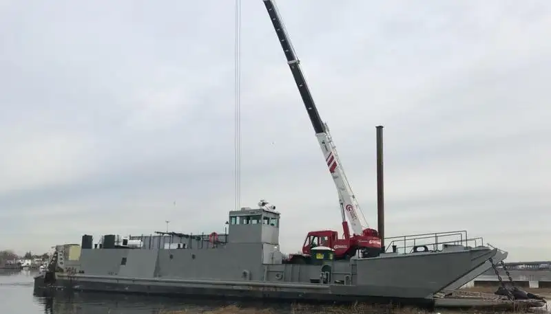 เรือขนส่งสัมภาระขึ้นฝั่งแบบมีถัง สำหรับขาย