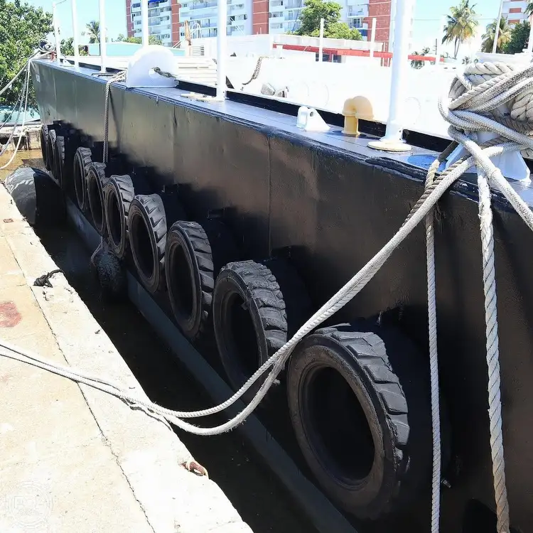 เรือขนส่งสัมภาระขึ้นฝั่งแบบมีถัง สำหรับขาย