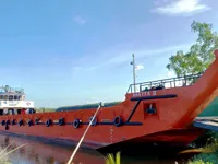 เรือขนส่งสัมภาระขึ้นฝั่งแบบมีถัง สำหรับขาย