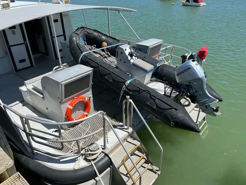 เรือสองลำ (Catamaran) สำหรับขาย