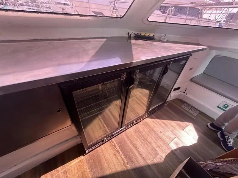 เรือสองลำ (Catamaran) สำหรับขาย