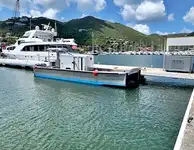 เรือขนส่งสัมภาระขึ้นฝั่งแบบมีถัง สำหรับขาย