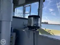 เรือขนส่งสัมภาระขึ้นฝั่งแบบมีถัง สำหรับขาย