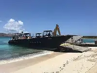 เรือขนส่งสัมภาระขึ้นฝั่งแบบมีถัง สำหรับขาย