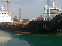 เรือขนส่งสัมภาระขึ้นฝั่งแบบมีถัง สำหรับขาย