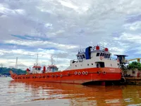 เรือขนส่งสัมภาระขึ้นฝั่งแบบมีถัง สำหรับขาย