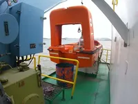 เรือขนส่งสัมภาระขึ้นฝั่งแบบมีถัง สำหรับขาย
