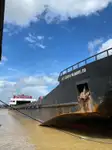 เรือขนส่งสัมภาระขึ้นฝั่งแบบมีถัง สำหรับขาย