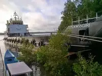 เรือขนส่งสัมภาระขึ้นฝั่งแบบมีถัง สำหรับขาย
