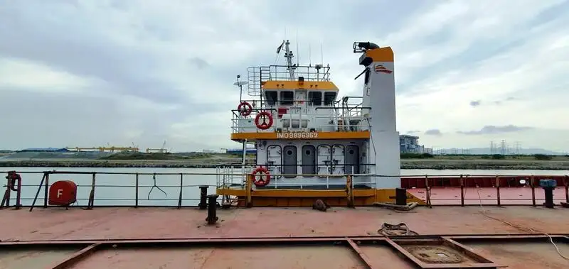 เรือขนส่งสัมภาระขึ้นฝั่งแบบมีถัง สำหรับขาย
