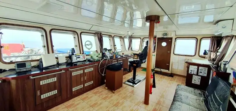 เรือขนส่งสัมภาระขึ้นฝั่งแบบมีถัง สำหรับขาย