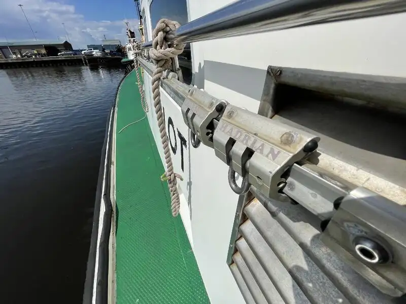 เรือนำร่อง สำหรับขาย