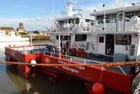 เรือสองลำ (Catamaran) สำหรับขาย