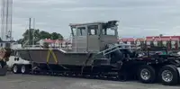 เรือขนส่งสัมภาระขึ้นฝั่งแบบมีถัง สำหรับขาย