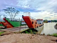 เรือขนส่งสัมภาระขึ้นฝั่งแบบมีถัง สำหรับขาย
