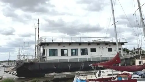 เรือพักอาศัย สำหรับขาย