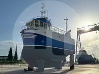 เรือบรรทุกปลาเป็น สำหรับขาย