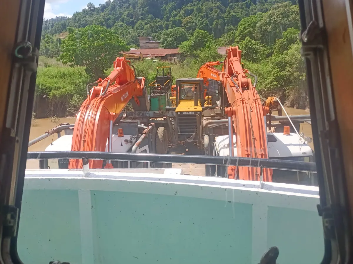 เรือขนส่งสัมภาระขึ้นฝั่งแบบมีถัง สำหรับขาย
