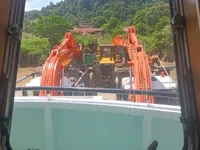 เรือขนส่งสัมภาระขึ้นฝั่งแบบมีถัง สำหรับขาย