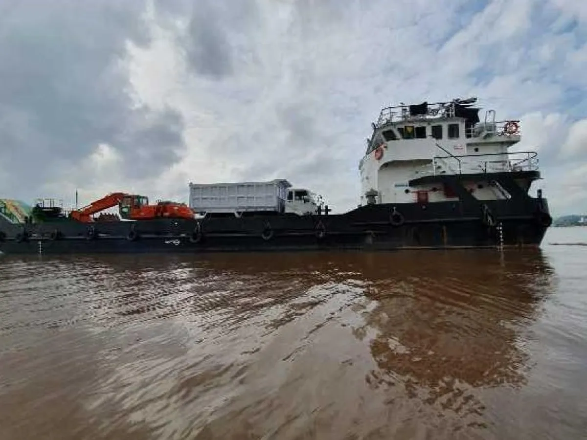 เรือขนส่งสัมภาระขึ้นฝั่งแบบมีถัง สำหรับขาย