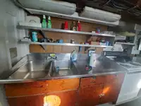 เรือขนส่งสัมภาระขึ้นฝั่งแบบมีถัง สำหรับขาย