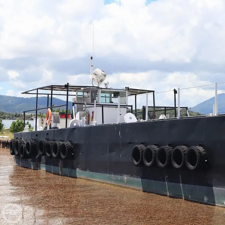 เรือขนส่งสัมภาระขึ้นฝั่งแบบมีถัง สำหรับขาย