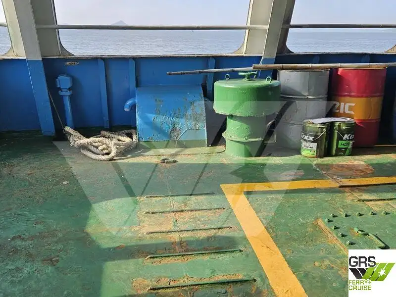 เรือขนส่งสัมภาระขึ้นฝั่งแบบมีถัง สำหรับขาย
