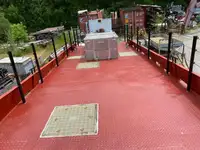เรือขนส่งสัมภาระขึ้นฝั่งแบบมีถัง สำหรับขาย
