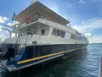 เรือสองลำ (Catamaran) สำหรับขาย